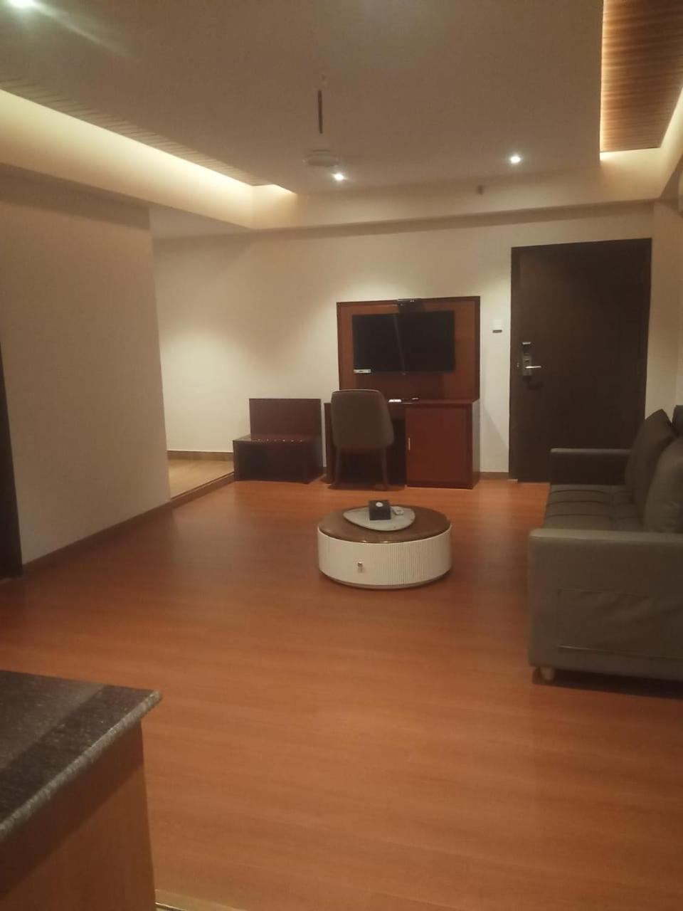 Park Avenue Hotel & Apartments Trichy Tiruchirappalli Екстериор снимка