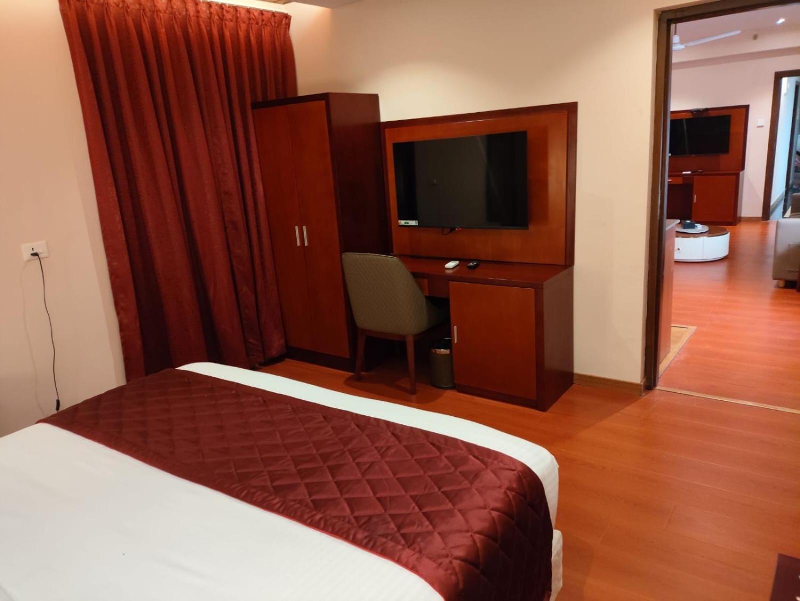 Park Avenue Hotel & Apartments Trichy Tiruchirappalli Екстериор снимка