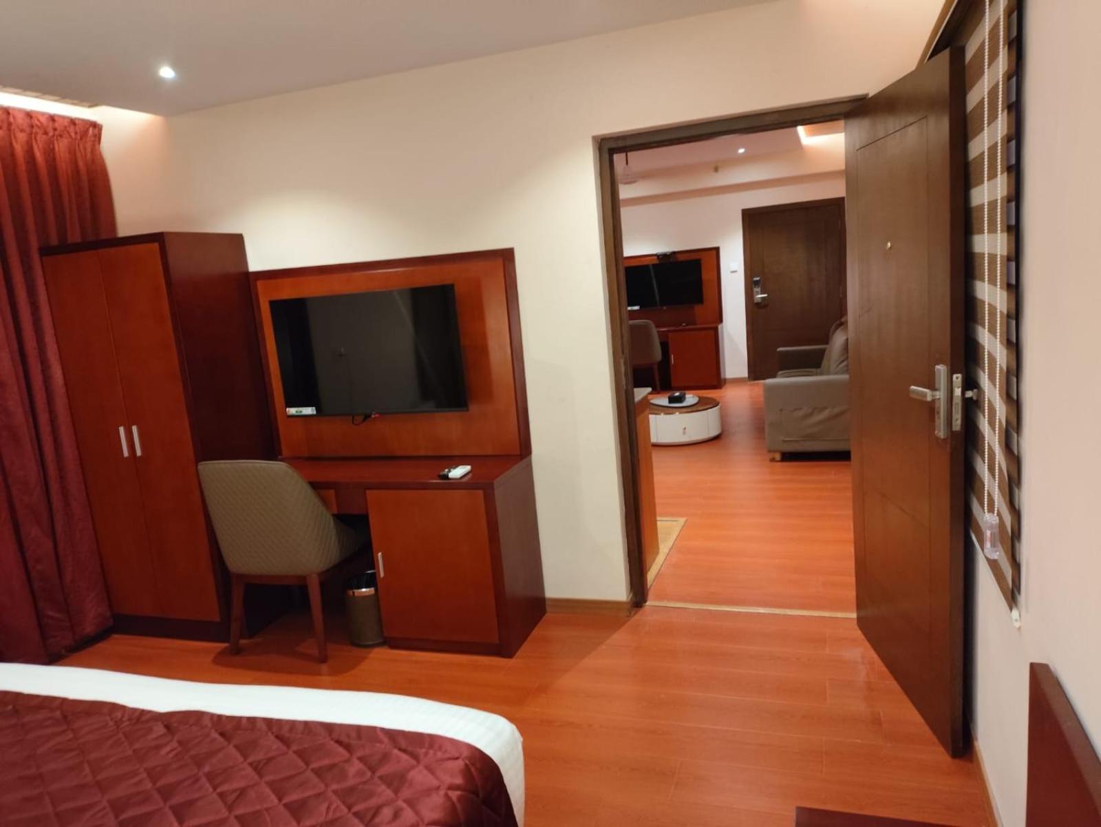 Park Avenue Hotel & Apartments Trichy Tiruchirappalli Екстериор снимка